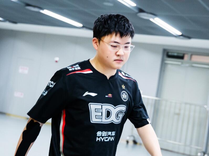 开云应用包含Uzi回归赛场，突破纪录首场状态亮眼，巴黎圣日耳曼观众沸腾！的词条