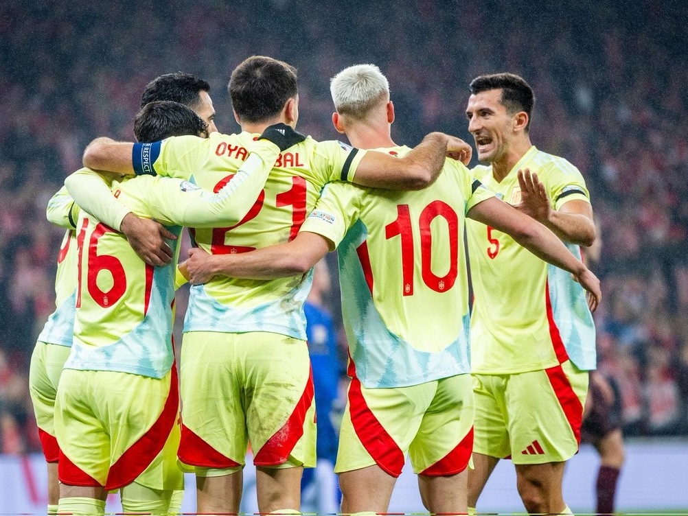 开云APP关于欧联赛程吃紧；巴塞罗那今晚扳平良机；引发热议；轮换策略成焦点的信息